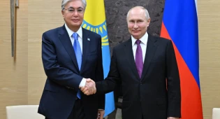Токаев поздравил Путина с Днем России