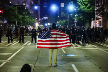 Фотография к новости: Протесты против Трампа переросли в стычки с полицией в Сиэтле
