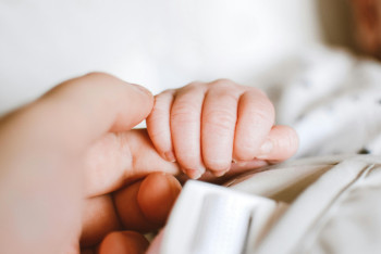 "Кричала и пинала дверь": в сауне Семея едва не задохнулся младенец