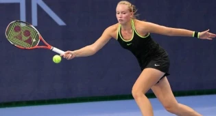 Елена Рыбакина уверенно стартовала на турнире в Лондоне