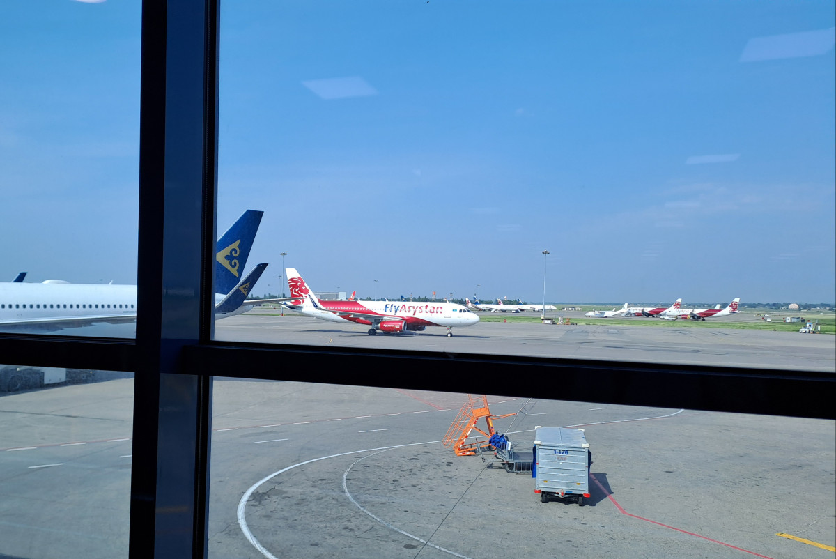 "Лоукостер" с хамством: депутат возмущен работой отечественной авиакомпании