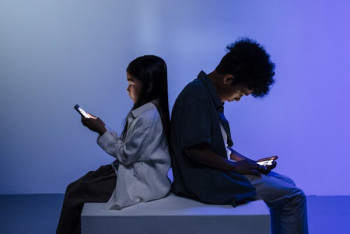 Фотография к новости: Цифровая зависимость: только 15 процентов казахстанцев следят за гаджетами детей