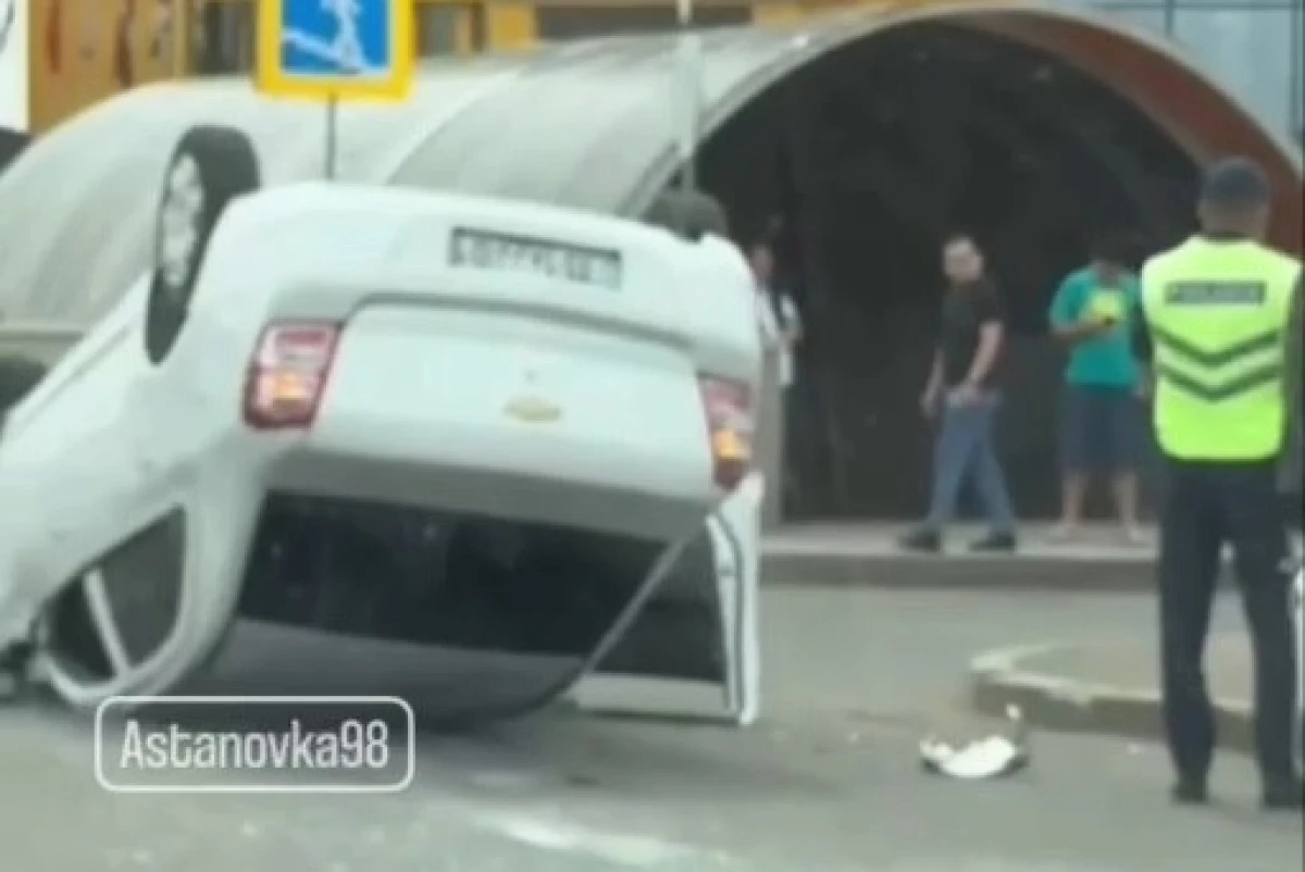 Еще одно ДТП на Республике в Астане: Lexus перевернул Chevrolet