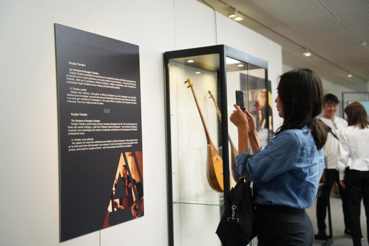 В Париже открылась выставка к 100-летию Нургисы Тлендиева
