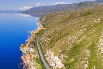 Самую красивую дорогу в Казахстане сняли на видео