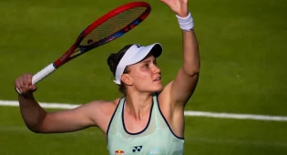 Рыбакина вышла в четвертьфинал турнира в Берлине