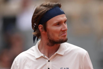 Казахстанский теннисист победил лидера мирового рейтинга