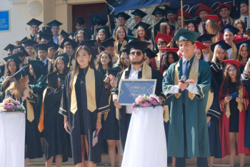 Выпускники лицея Актау отказались от пышного праздника ради благотворительности