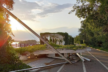 Фотография к новости: В Аксу восстановили электричество после урагана