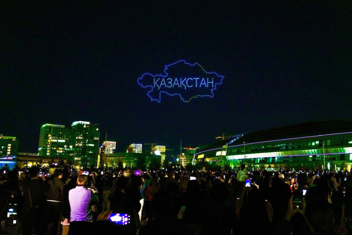 Грандиозное световое шоу с сотнями дронов прошло в Астане