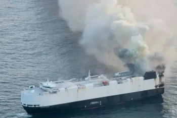 В Тихом океане затонул корабль с тремя тыс китайских авто