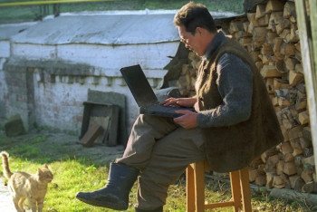 Фотография к новости: Сенатор раскритиковал работу Минцифры по обеспечению сёл интернетом