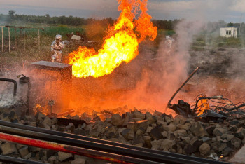 Газовоз вспыхнул во время заправки в СКО: восемь человек попали в больницу