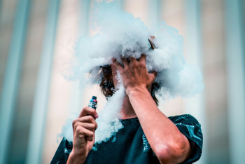 Фотография к новости: Склад вейпов и Telegram-продажи: как в Экибастузе зарабатывали на школьниках