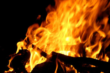 Фотография к новости: В Петропавловске эвакуировали 30 человек из горящего дома