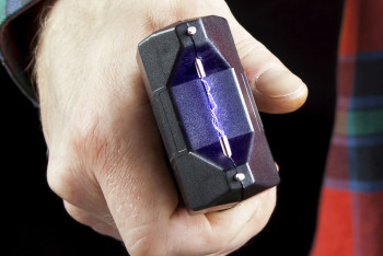 Фотография к новости: В Таразе оштрафовали пассажира за провоз электрошокера через аэропорт