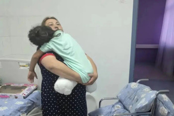 Фотография к новости: Девочка лишилась ног после ДТП с автобусом: Министр озвучил решение по её обучению