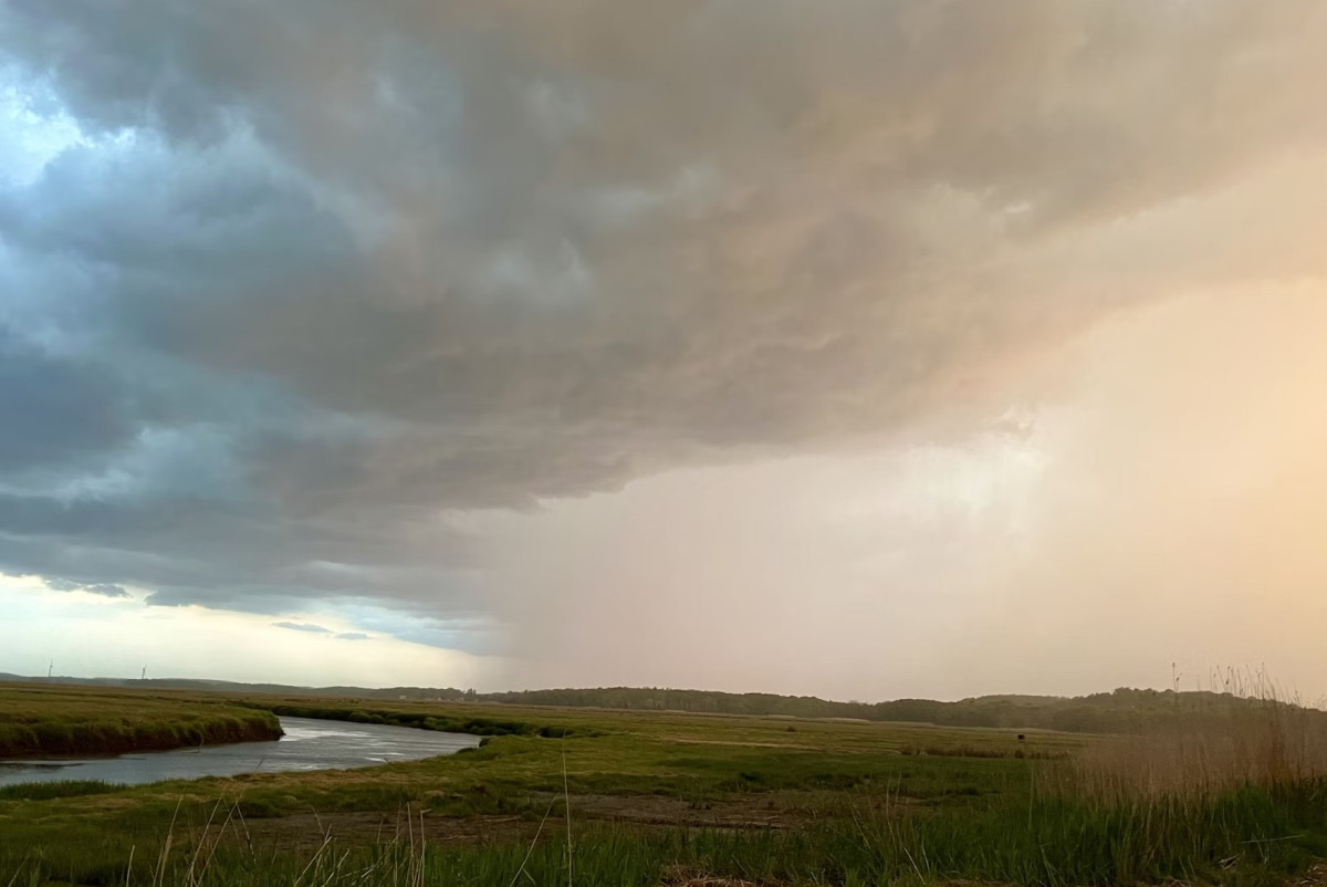 Штормовое предупреждение объявили по всему Казахстану