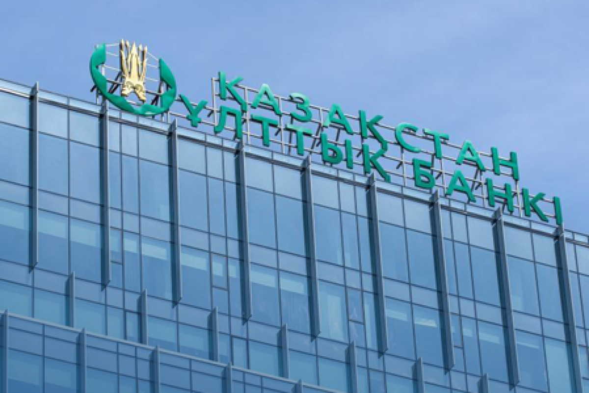 Нацбанк Казахстана планирует снизить валютные продажи в июле