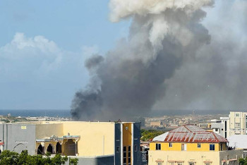Фотография к новости: В Сомали разбился вертолет с людьми на борту