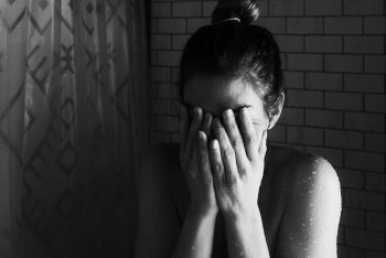 15-летняя девочка покончила с собой после изнасилования в Актюбинской области