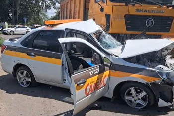 Фотография к новости: Грузовик смял легковушку в Караганде, водитель не выжил