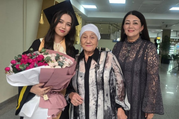 Сестра Димаша Кудайбергена решила стать врачом