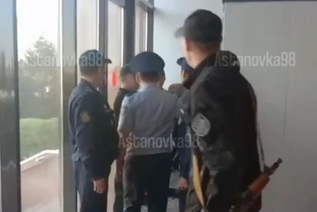 Мужчина устроил поджог в Доме Министерств в Астане