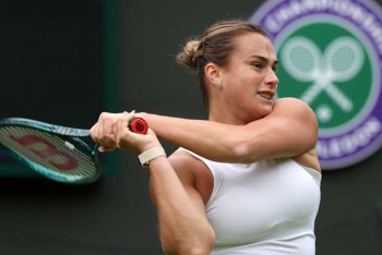 Фотография к новости: Первая ракетка мира сенсационно проиграла в полуфинале Уимблдона-2025