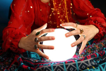 Фотография к новости: Гадалки в Казахстане заработали больше айтишников