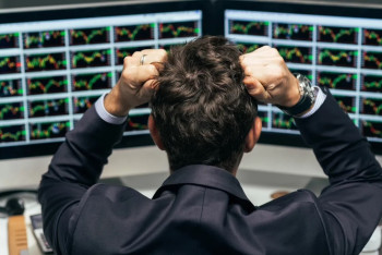 Фотография к новости: Финансовые горки: акции одного из казахстанских банков подскочили до небес и рухнули за один день