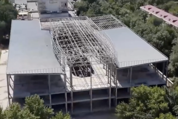 Фотография к новости: Выделили землю под туалет — построили ТРЦ: в центре Шымкента снесли трёхэтажное здание