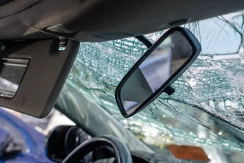 Фотография к новости: В Алматы водитель сбил трех пешеходов