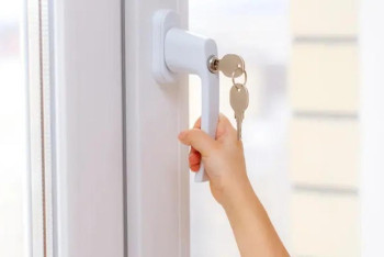 60 детей выпали из окон за полгода в Астане