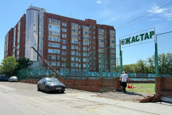 Фотография к новости: Бетон вместо деревьев: центр Костаная захватывают новостройки без света и тепла