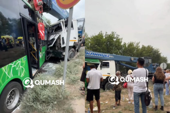 Кран врезался в автобус в Алматы: что известно о 23 пострадавших