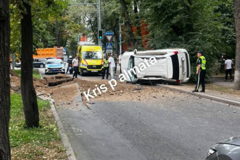 Внедорожник подбросило в воздух из-за взрыва газопровода в Алматы