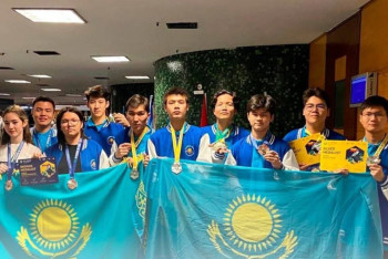 Фотография к новости: Токаев поздравил школьников-победителей международных олимпиад