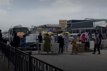 Фотография к новости: В Жанаозене предприниматели перекрыли дорогу из-за перебоев с электричеством