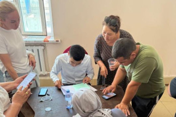 Фотография к новости: Штаб в Астане оказывает поддержку владельцам сгоревших павильонов на "BIG Шанхае"