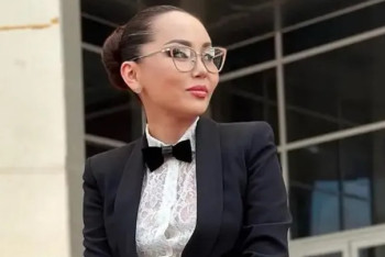 Фотография к новости: "Неописуемый запах": Баян Алагузова возмутилась состоянием придорожного туалета в степи