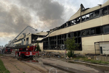 Фотография к новости: В Астане ликвидирован крупный пожар на рынке "Биг Шанхай"