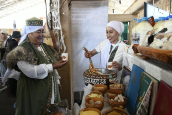 Фотография к новости: Гастрофестиваль в Астане: 40 тысяч посетителей и 300 тонн кумыса
