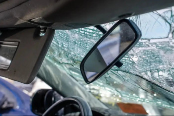 Полицейская машина перевернулась на трассе в Туркестанской области