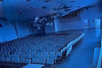 Кровля школы в Курыке обрушилась, словно карточный домик