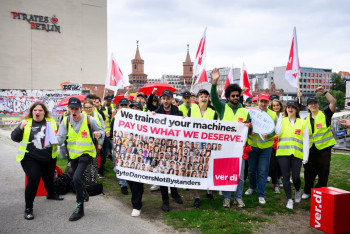 Фотография к новости: В TikTok начались протесты против замены живых сотрудников на ИИ
