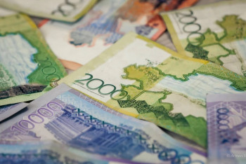 Средняя зарплата в Казахстане достигла 423 тыс тенге