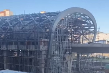 Жалоба на ранний шум со стройки ЛРТ вызвала бурную реакцию в Сети