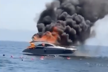 Фотография к новости: У берегов Турции загорелся катер с 16 пассажирами