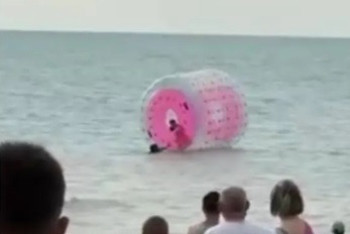 Фотография к новости: Ребенка унесло в озеро на глазах у отдыхающих на Алаколе